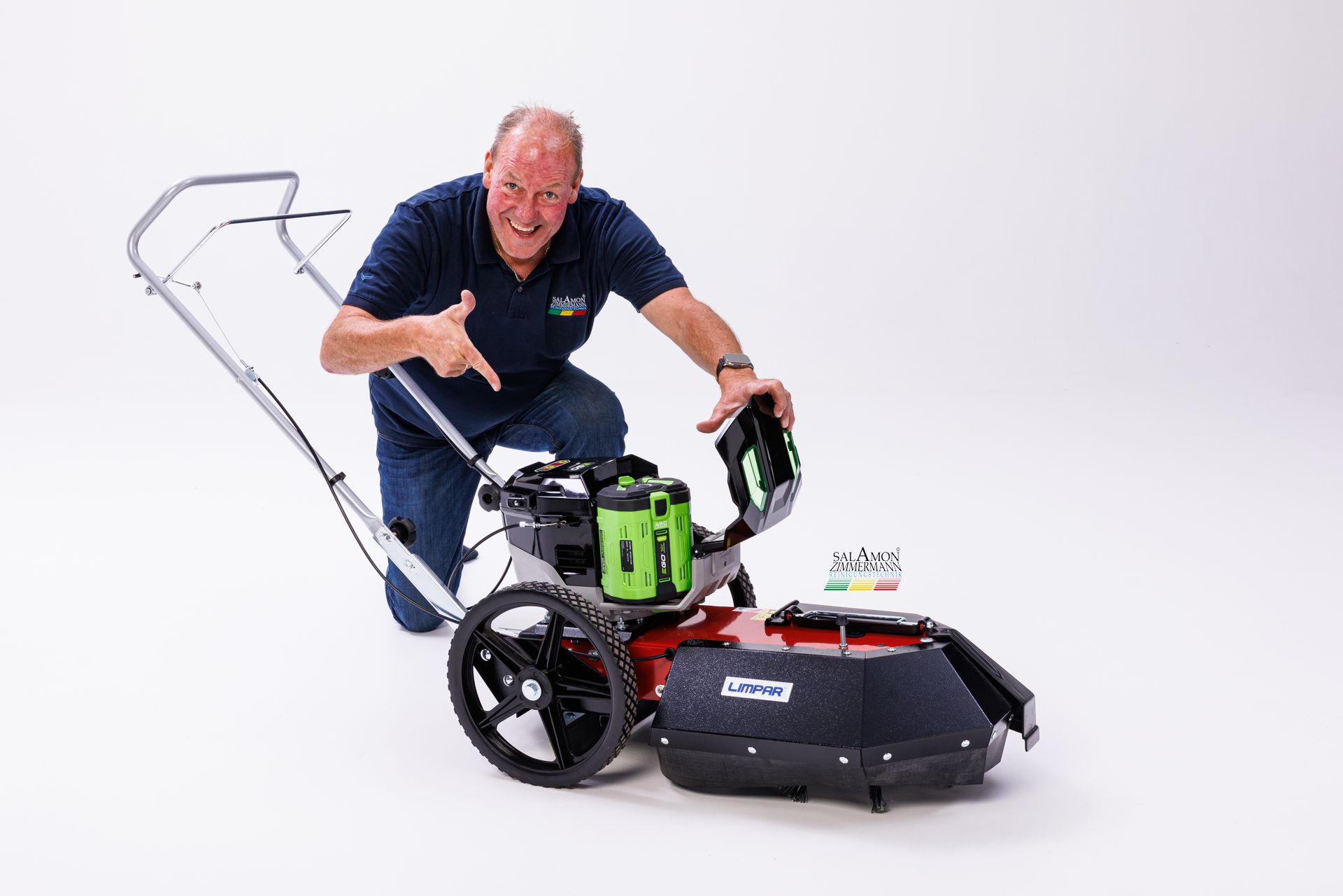 Wildkrautbürstenmaschine als Akkuversion für die Unkrautentfernung